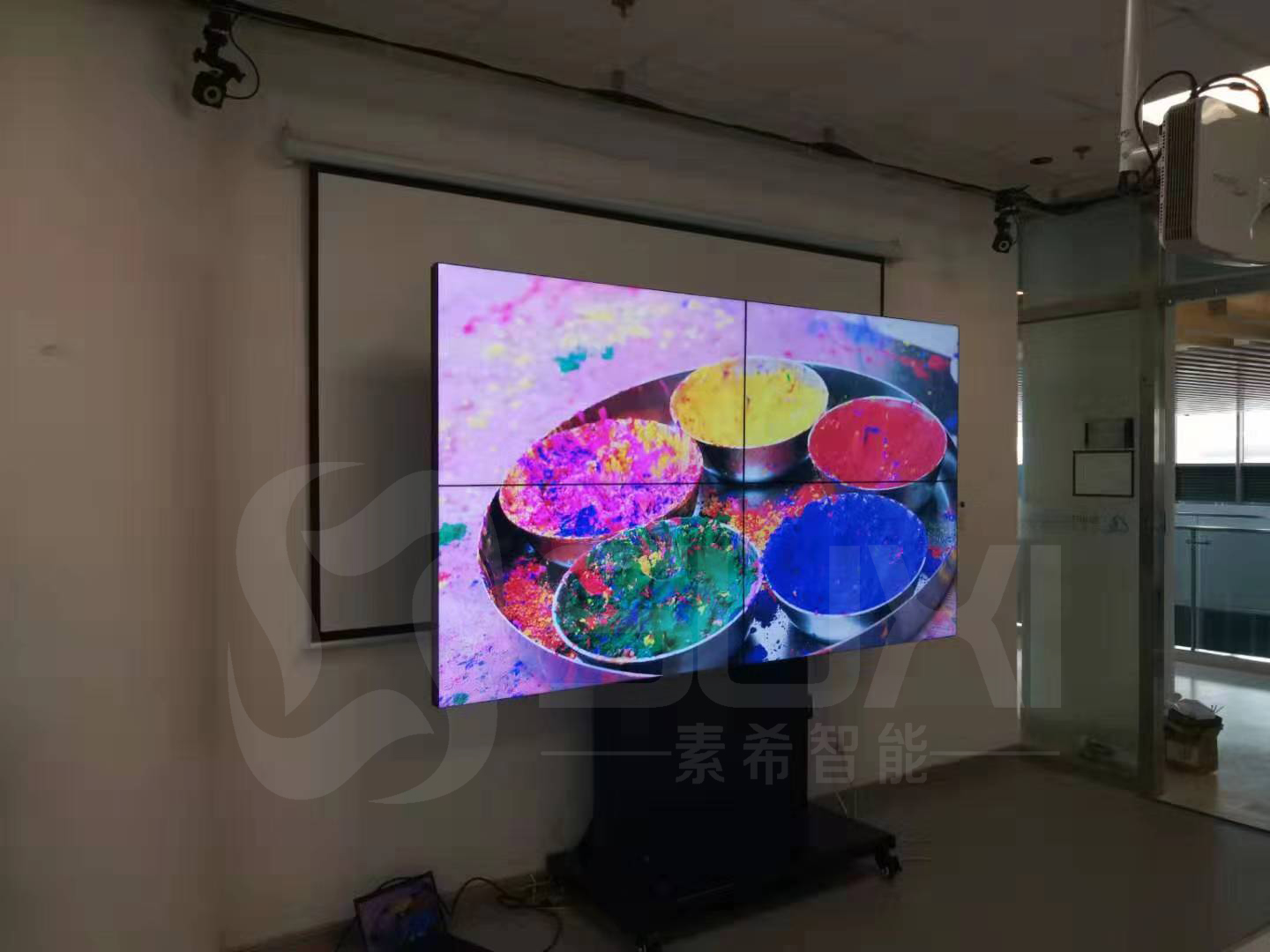 學(xué)校移動液晶拼接屏案例分享